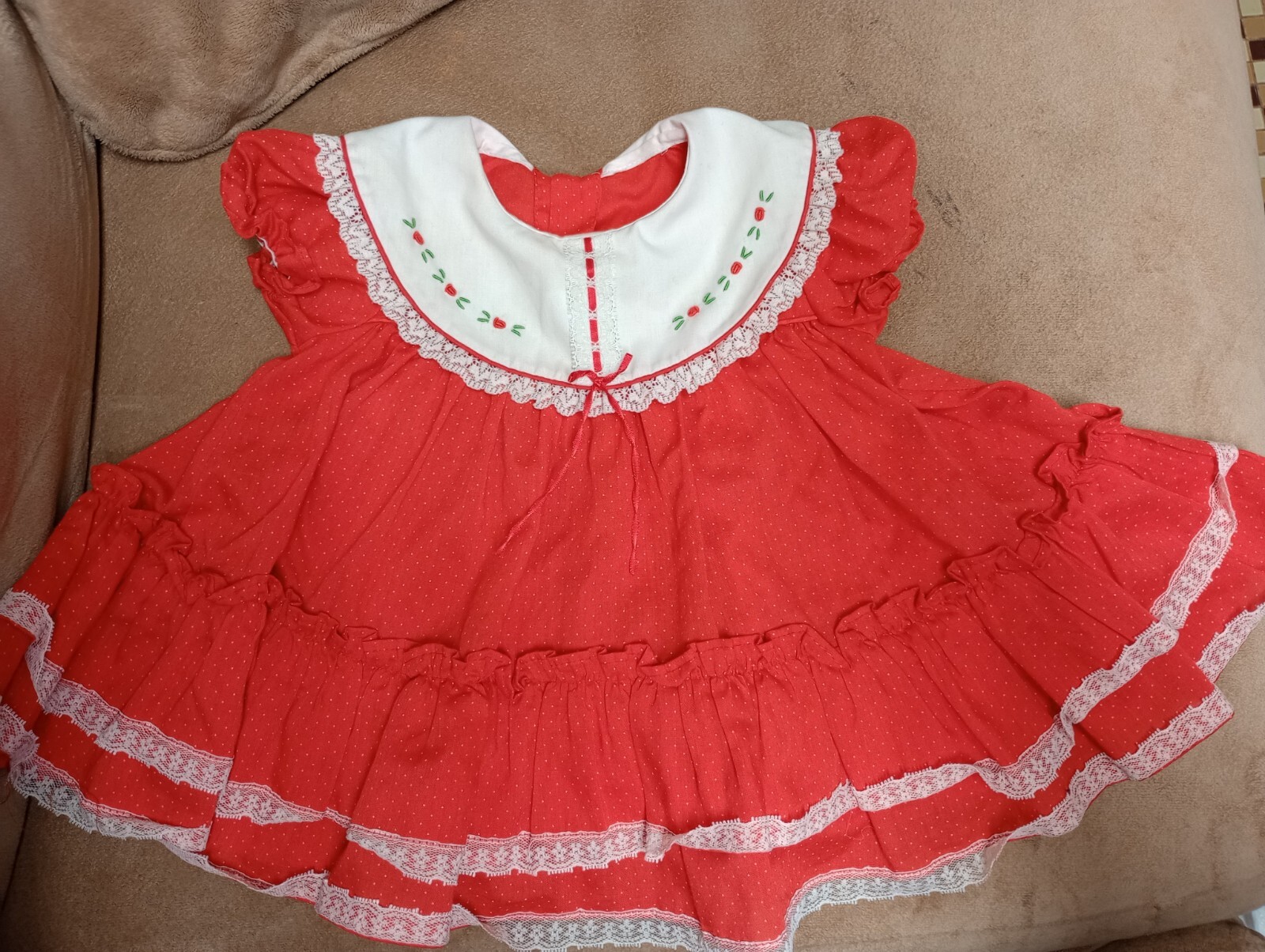 Vtg Pageant Red baby dress Embroidered flower, lace. Sweet sassy 12 18 Month 14″