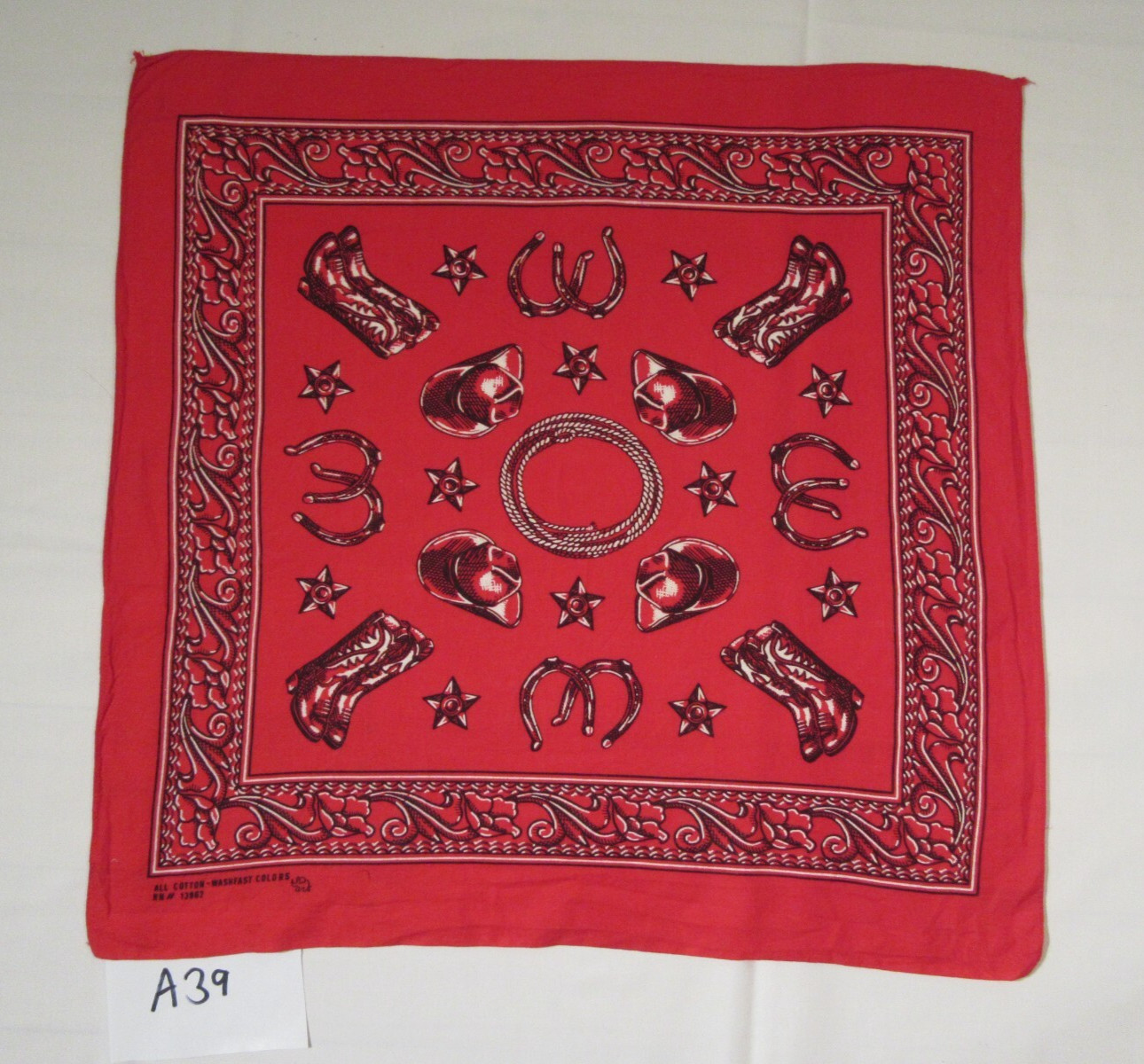 VINTAGE COWBOYS WESTERN RED BANDANA ELEPHANT TRUNK UP RN # 13962 WASHFAST A39