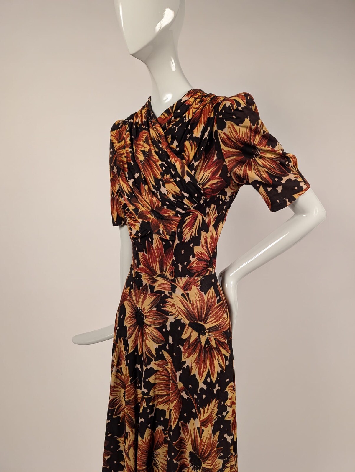 VINTAGE 1940’S SUNFLOWER PRINT JERSEY DRESS W WRAP TOP