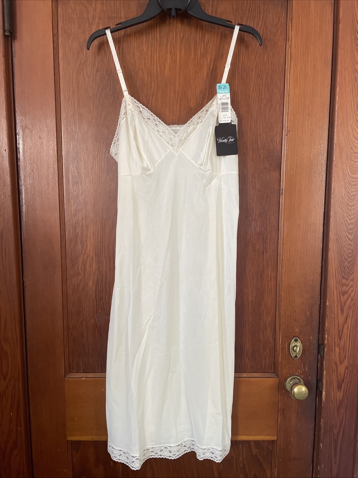 New Vintage Vanity Fair Rosette Lace Full Slip 38 26″ 10-103 Cream Glow