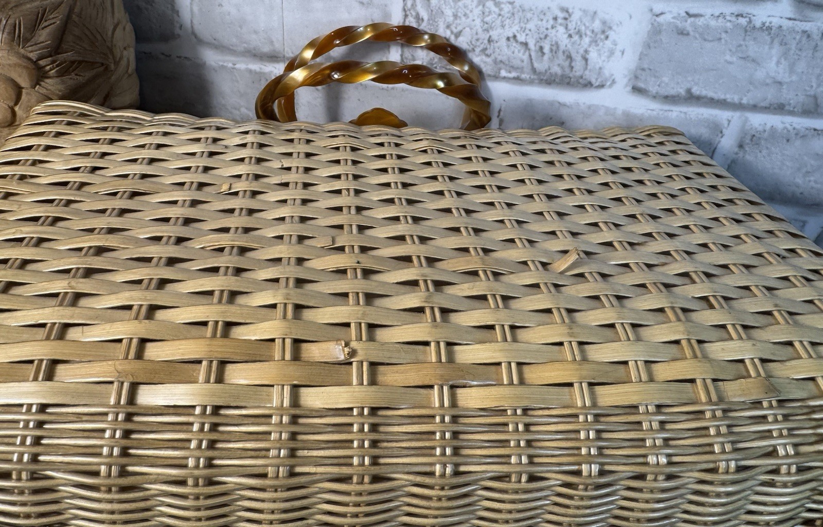 🌺Vintage 1950-60s Water Proofed Wicker Purse W Amber Lucite Handles Mid Century