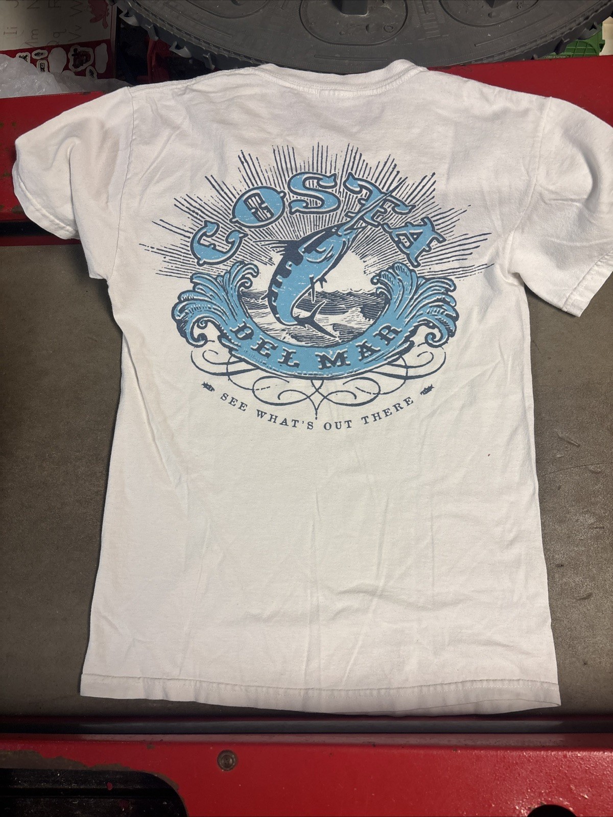 Costa Del Mar T-Shirt Men’s Medium fishing see what’s out there,