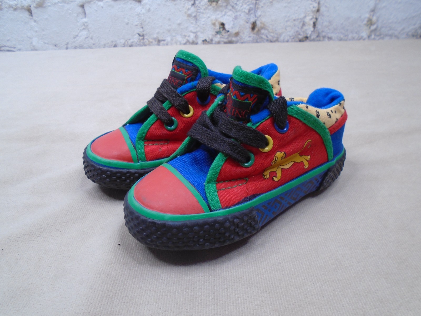 VINTAGE 90s DISNEY / PAGODA LION KING SZ 7 TODDLER CANVAS SNEAKERS