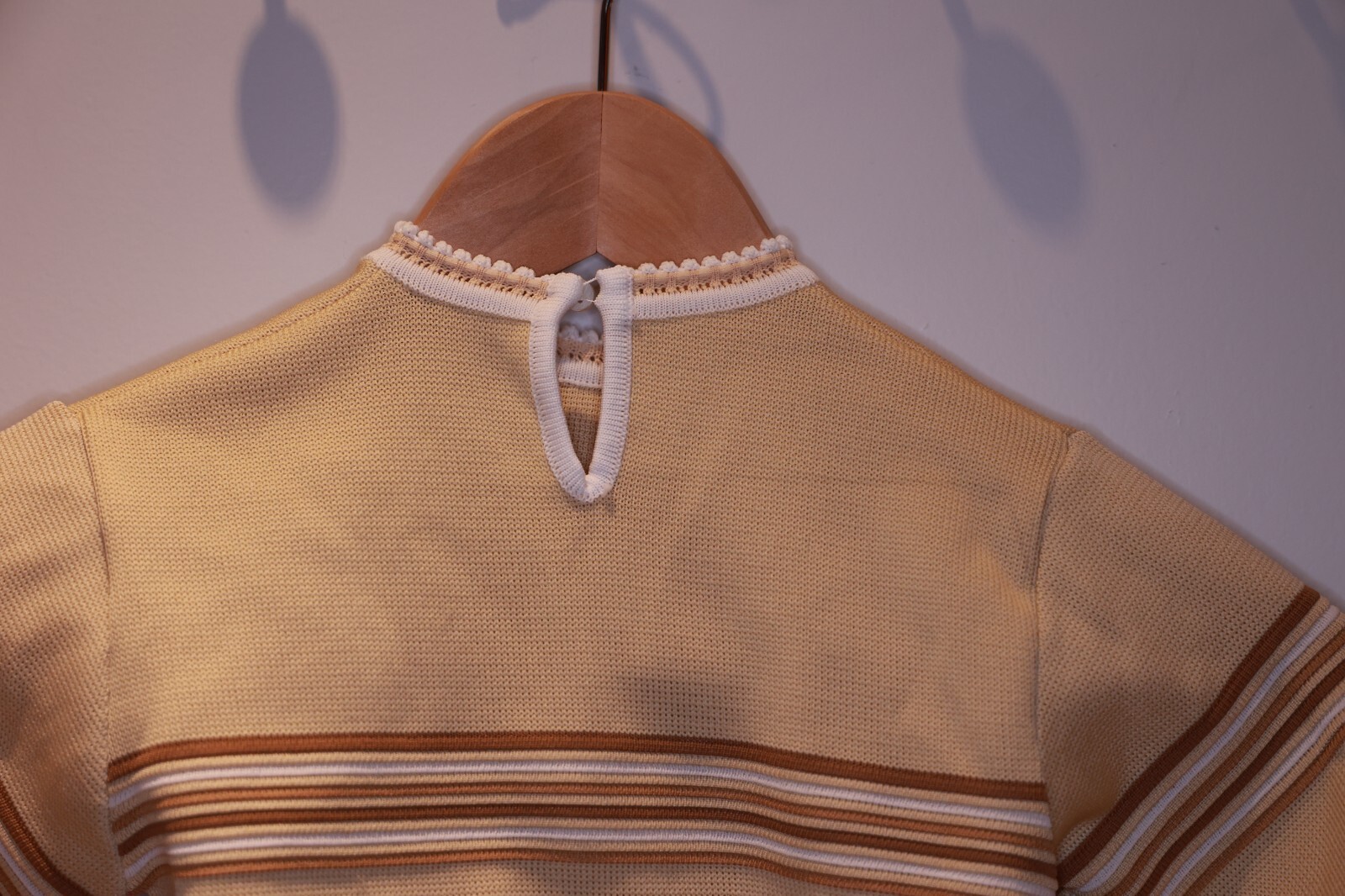 Vintage Knit Sweater Long Sleeve Brown Beige White Striped Approx 134 ***Stains