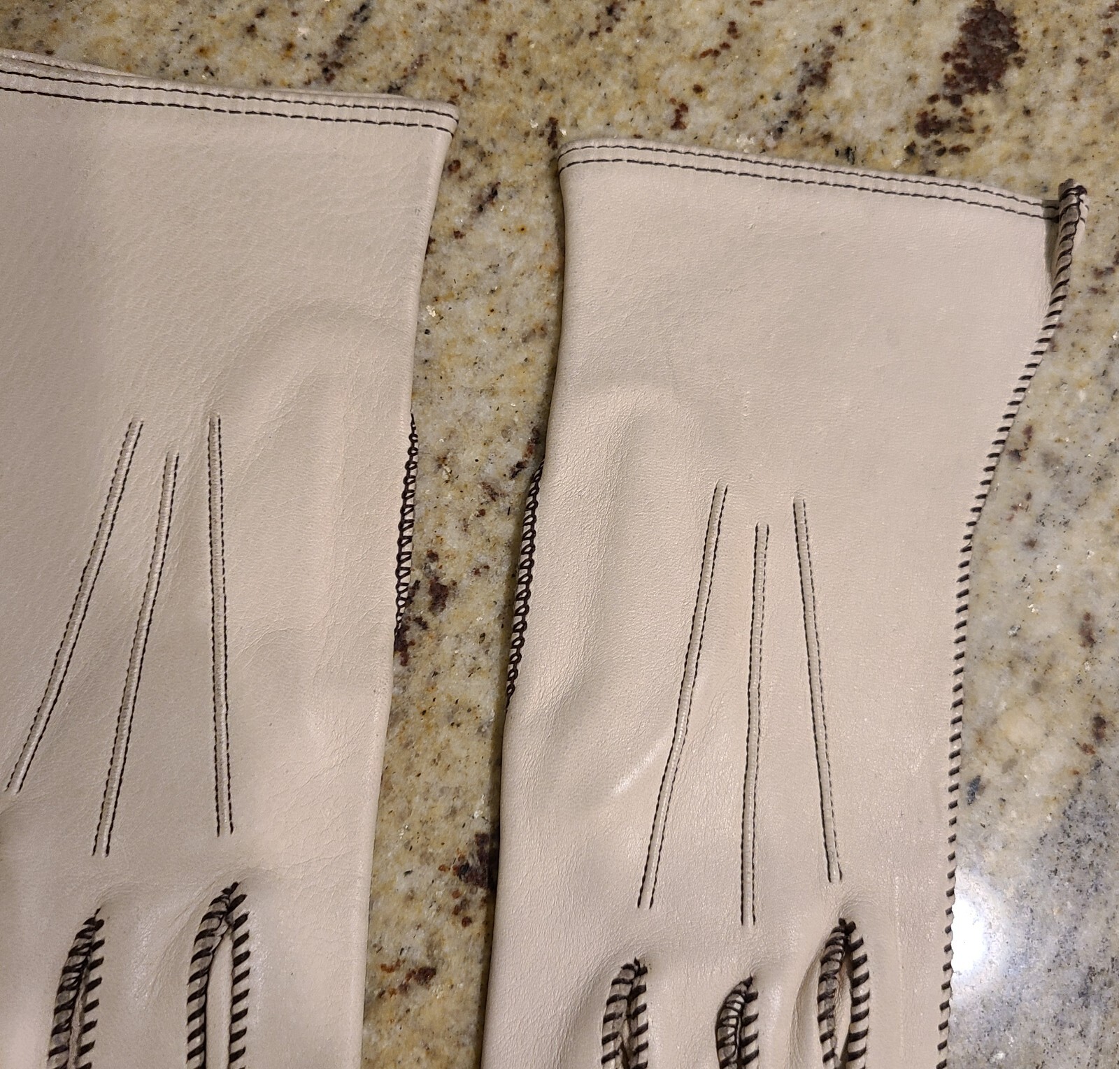 Vintage Size M 7 1/4 Beige Deerskin Soft Leather 9.5″ Gloves Contrast Stitching