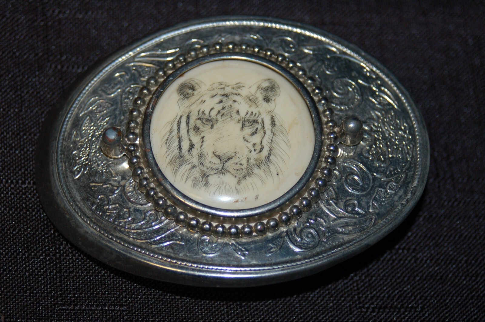 Vintage Silver Belt Buckle with Lion Etched Image 3 1/2″ x 2 1/2″