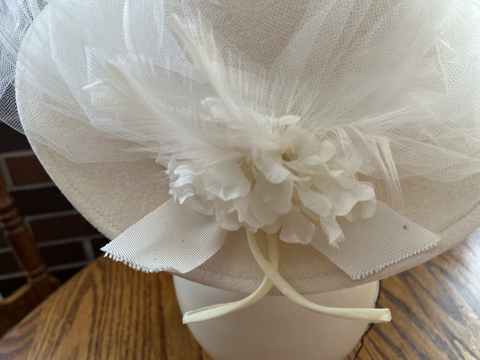 Vintage Ivory Geo W Bollman Doeskin Felt 100% Wool Brimmed Hat Flower/Bow & Veil