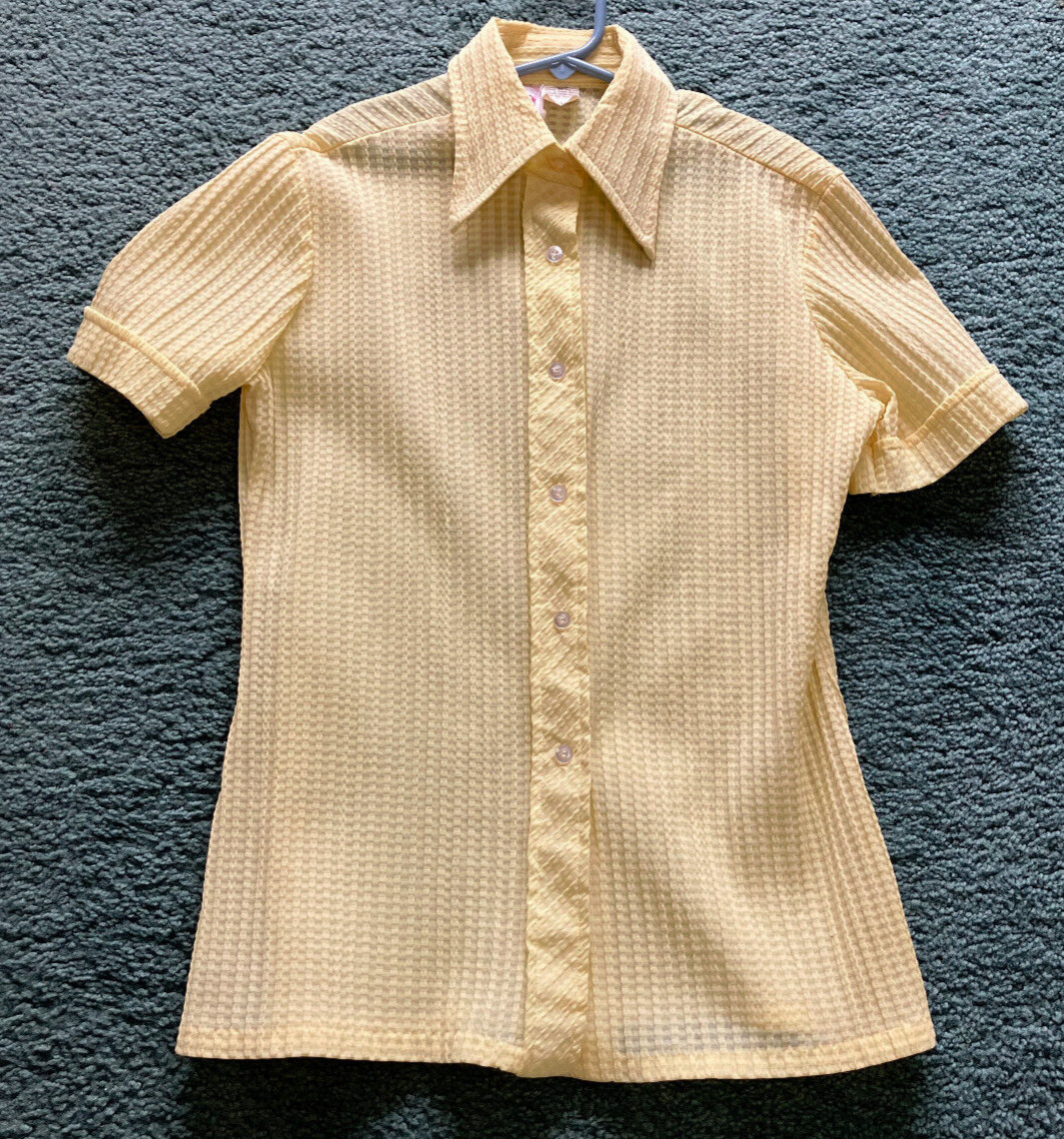 Short sleeve yellow sheer seersucker button front shirt