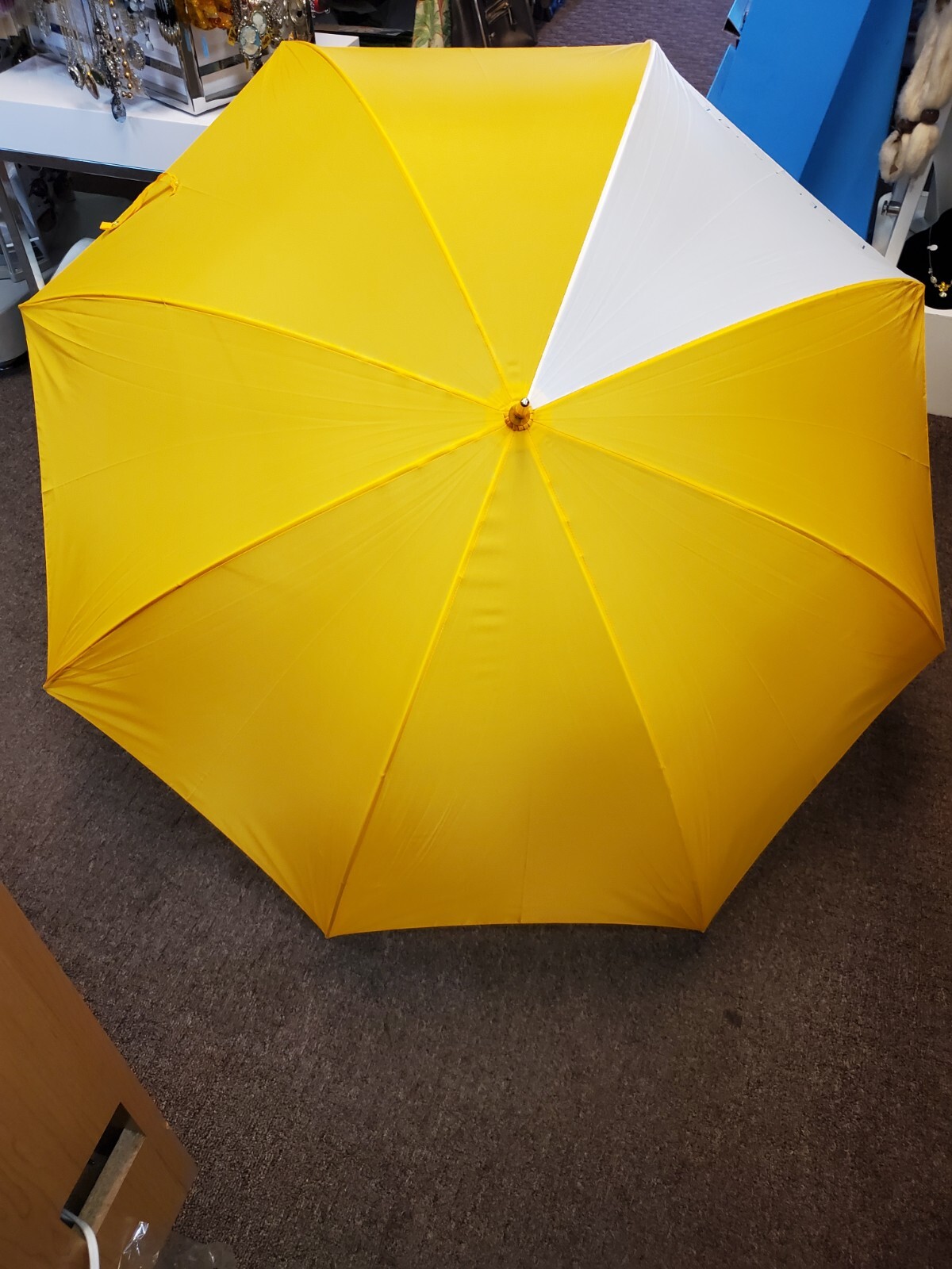 Vintage Estée Lauder rainy day Umbrella 37″