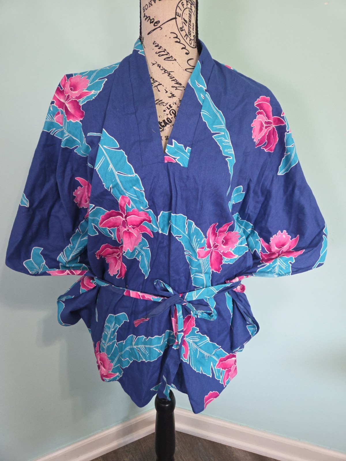 Vintage 1960s Hawaiian Short Kimono Robe Hukilau Fashions