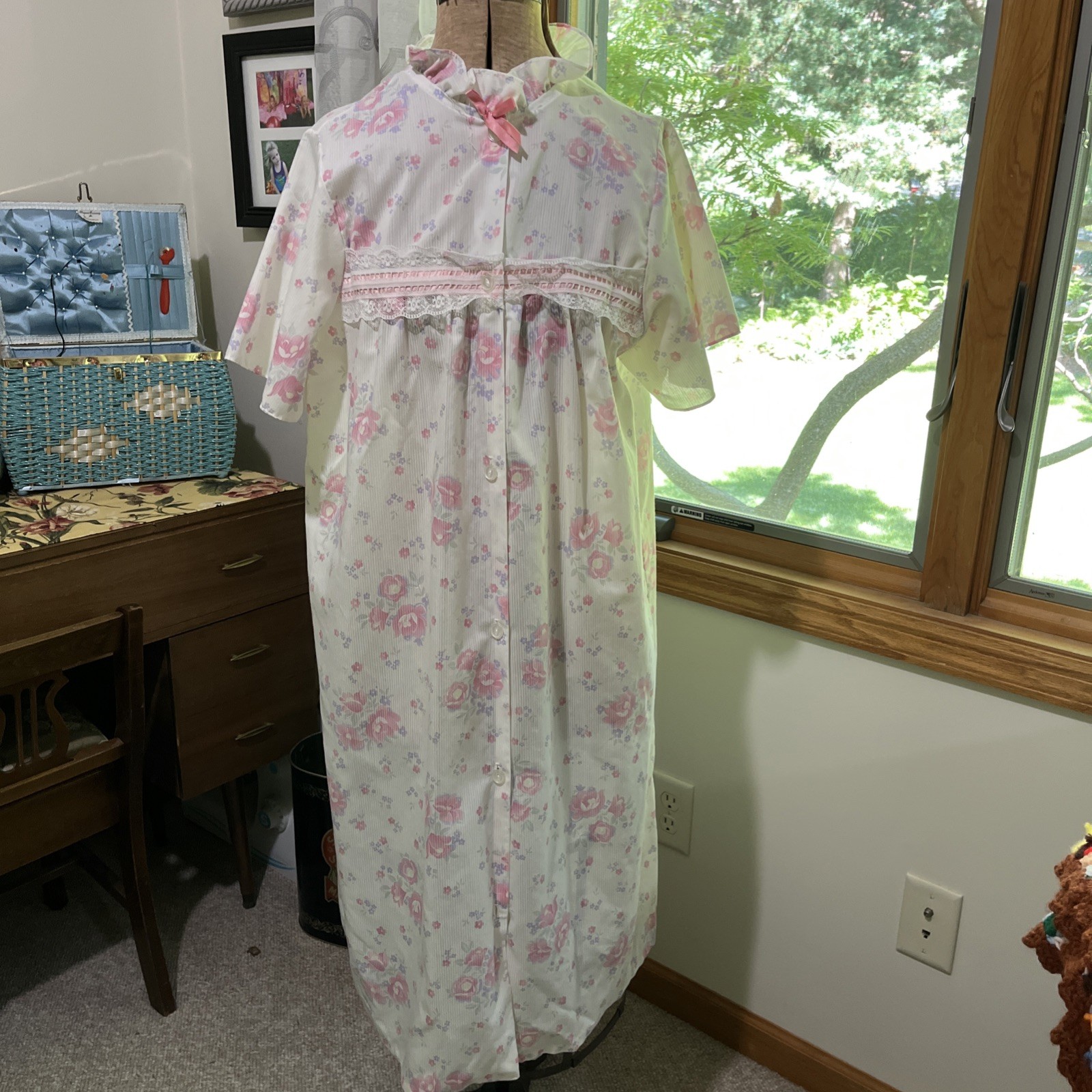 Vintage 1970’s Night Time Creations House Dress Duster Cottagecore Floral Pinks