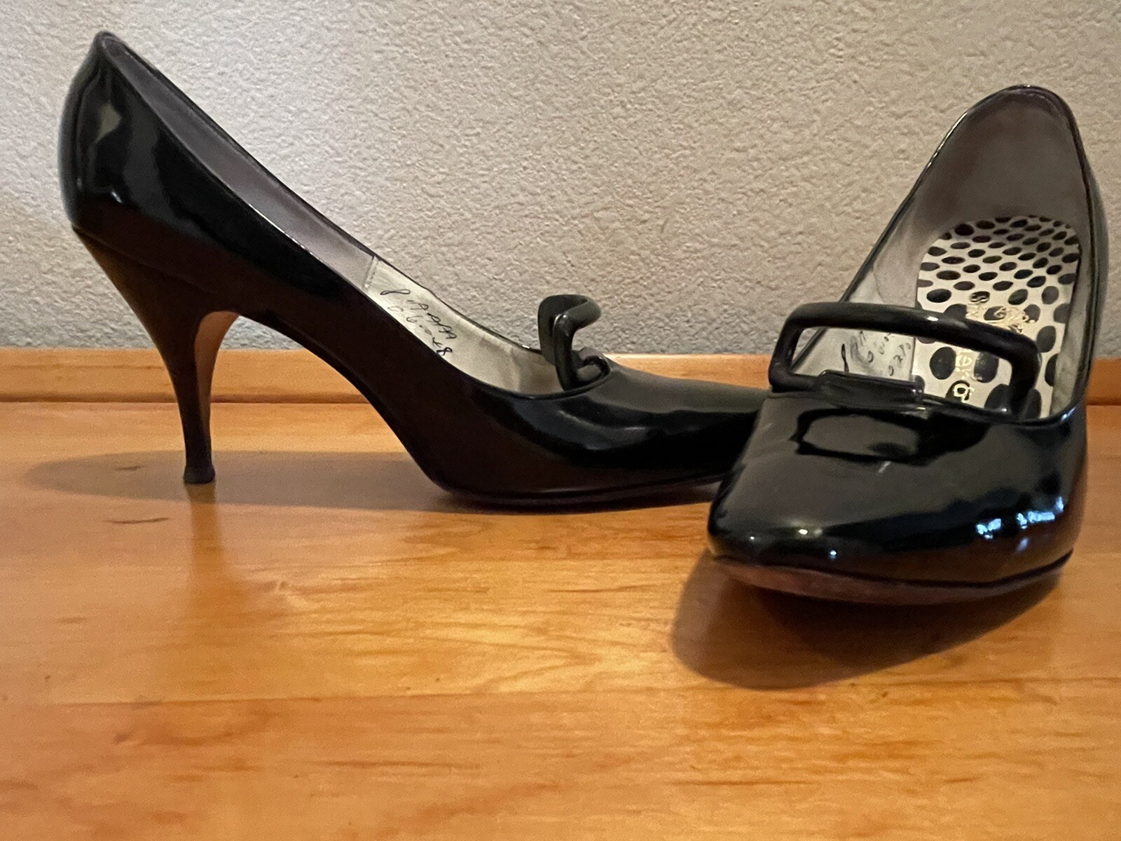 Vintage 1950’s BlackPatent Leather pumps Stix Baer & Fuller Bakalite buckle 8AAA