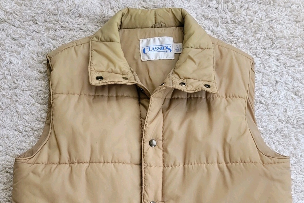 VTG Classics Beige Tan Puffer Ski Vest Men’s Large Snap Front Flap Pockets 80s