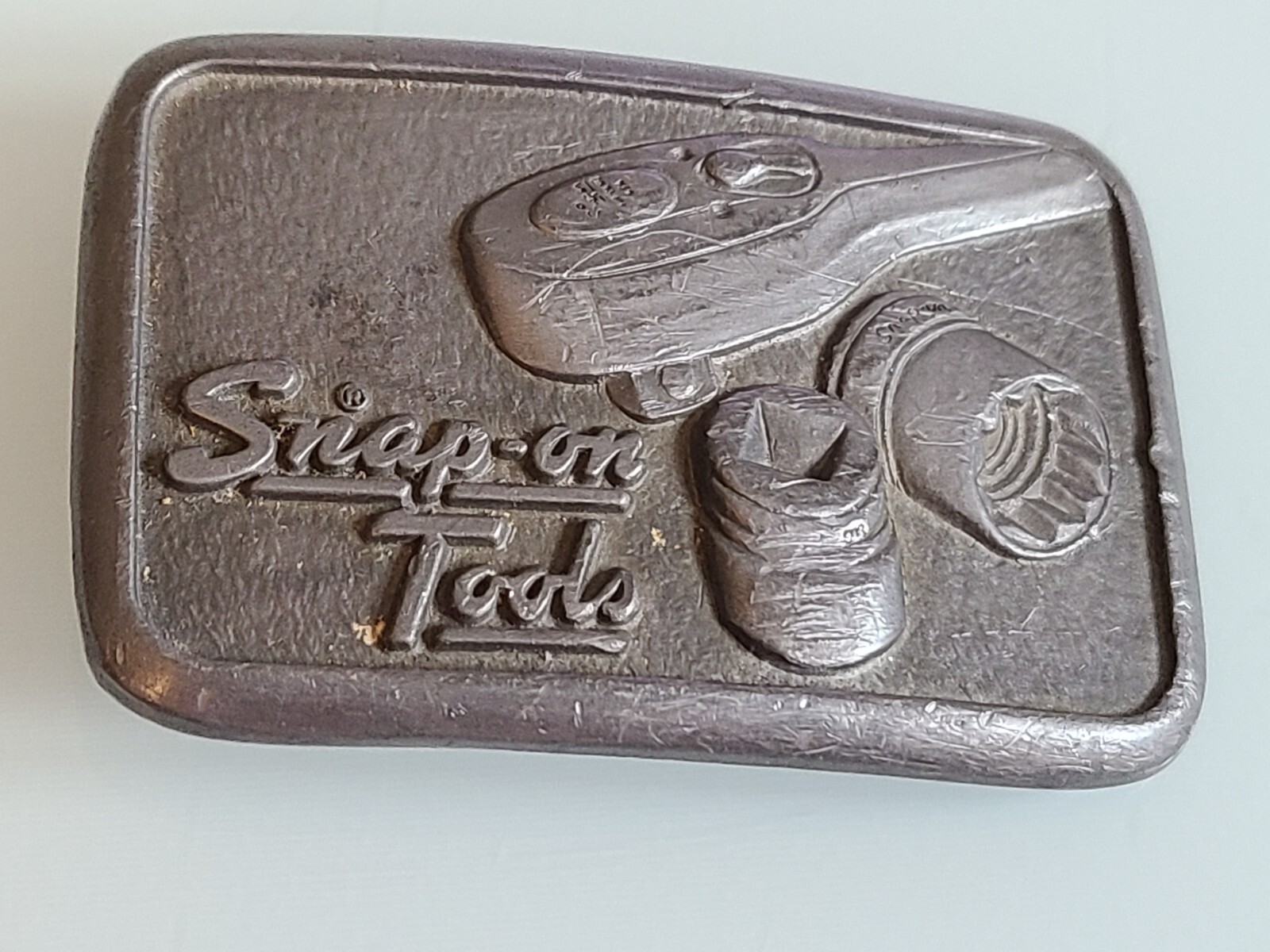 VINTAGE SNAP ON TOOLS BELT BUCKLE SOCKET WRENCH RATCHET AND SOCKETS MEN