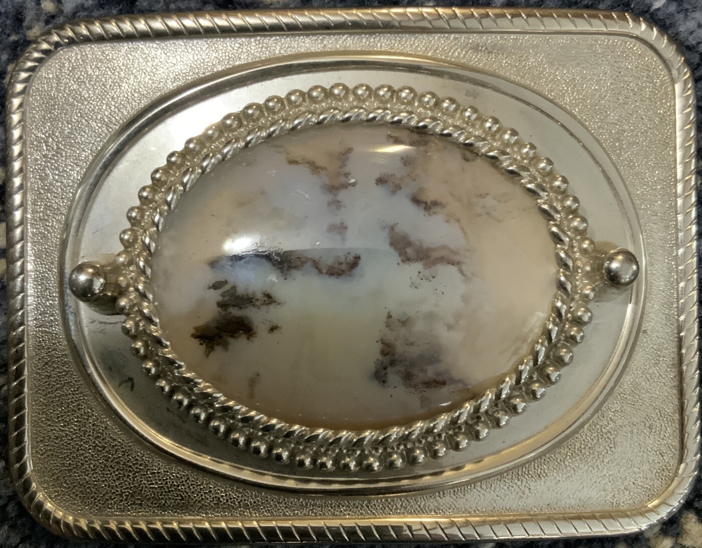 Silver Colored Belt Buckle With Polished Stone