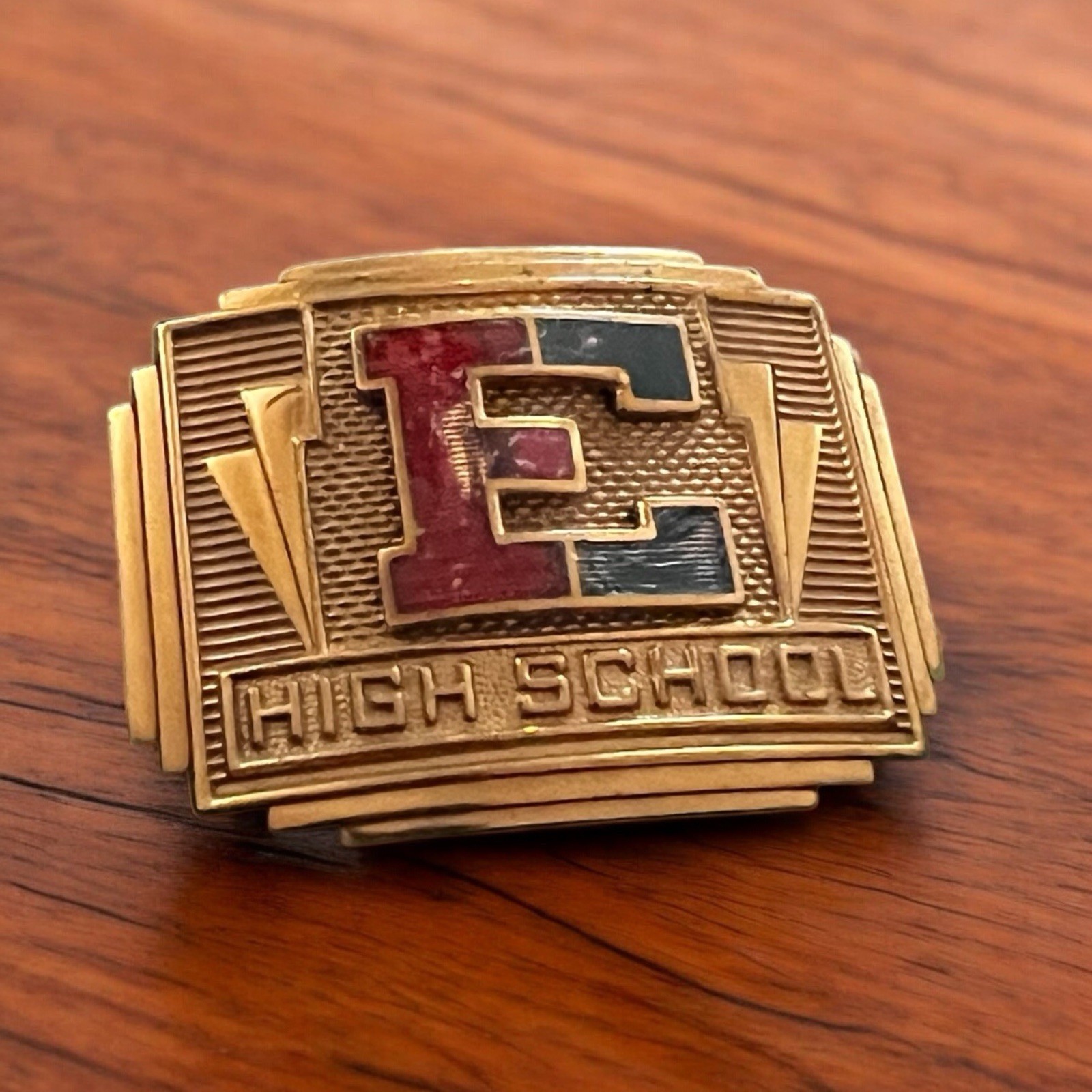VINTAGE ‘E” HIGH SCHOOL BELT BUCKLE! SHINY SOLID BRASS! GIANT GRIP! MADE IN USA