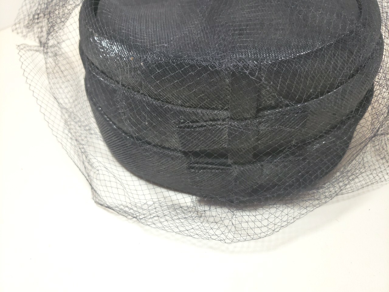 Vintage Dark Navy Blue Pill Box Hat W/ Netting By Witt For The Hecht Co