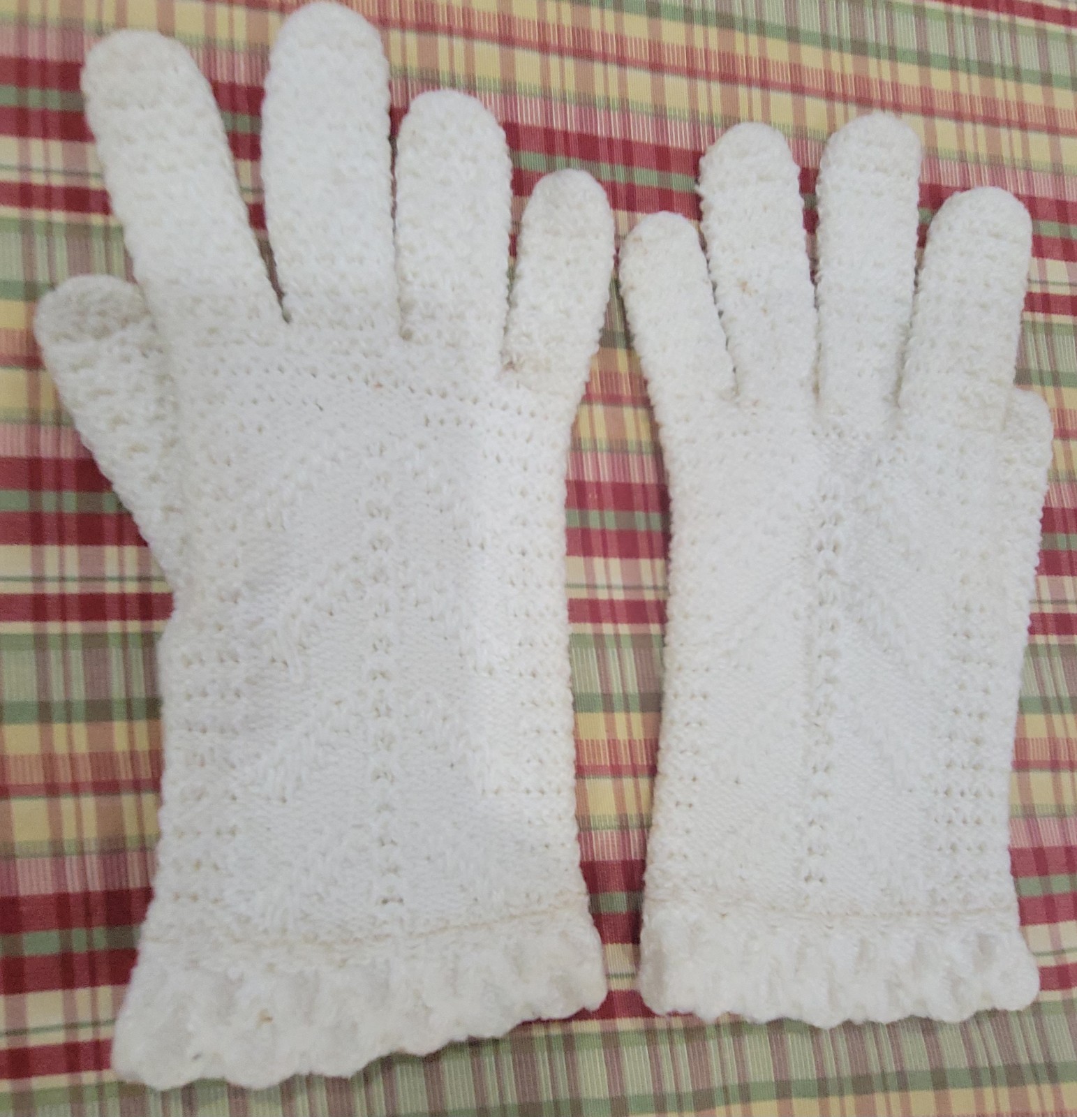 Vintage Crocheted Ivory Ladies Gloves