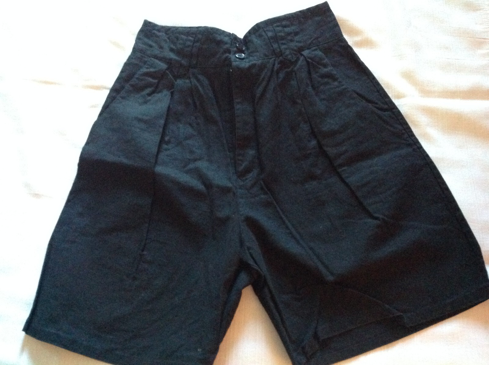 Vintage Who’s There Women’s Black Pleated High Waisted Walking Shorts Size 11/12