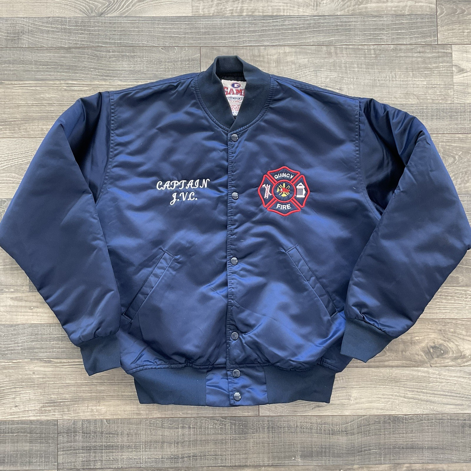 VTG Game Sportswear Quincy Fire Satin Bomber Jacket Men’s LARGE Navy Captain USA