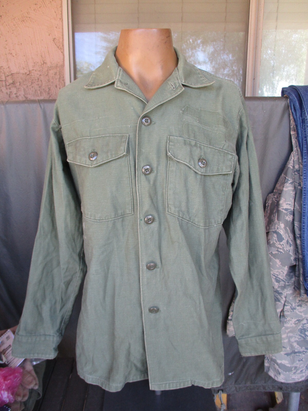 Vtg 1970 GI Issue OG107 Cotton Sateen Utility Fatigue Shirt, Distressed & Worn L