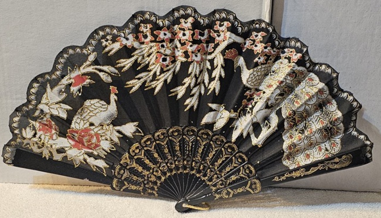 SMALL ORIENTAL FOLDING HAND FAN WITH A PEACOCK FLOWER ROSE DESIGN (BLK)