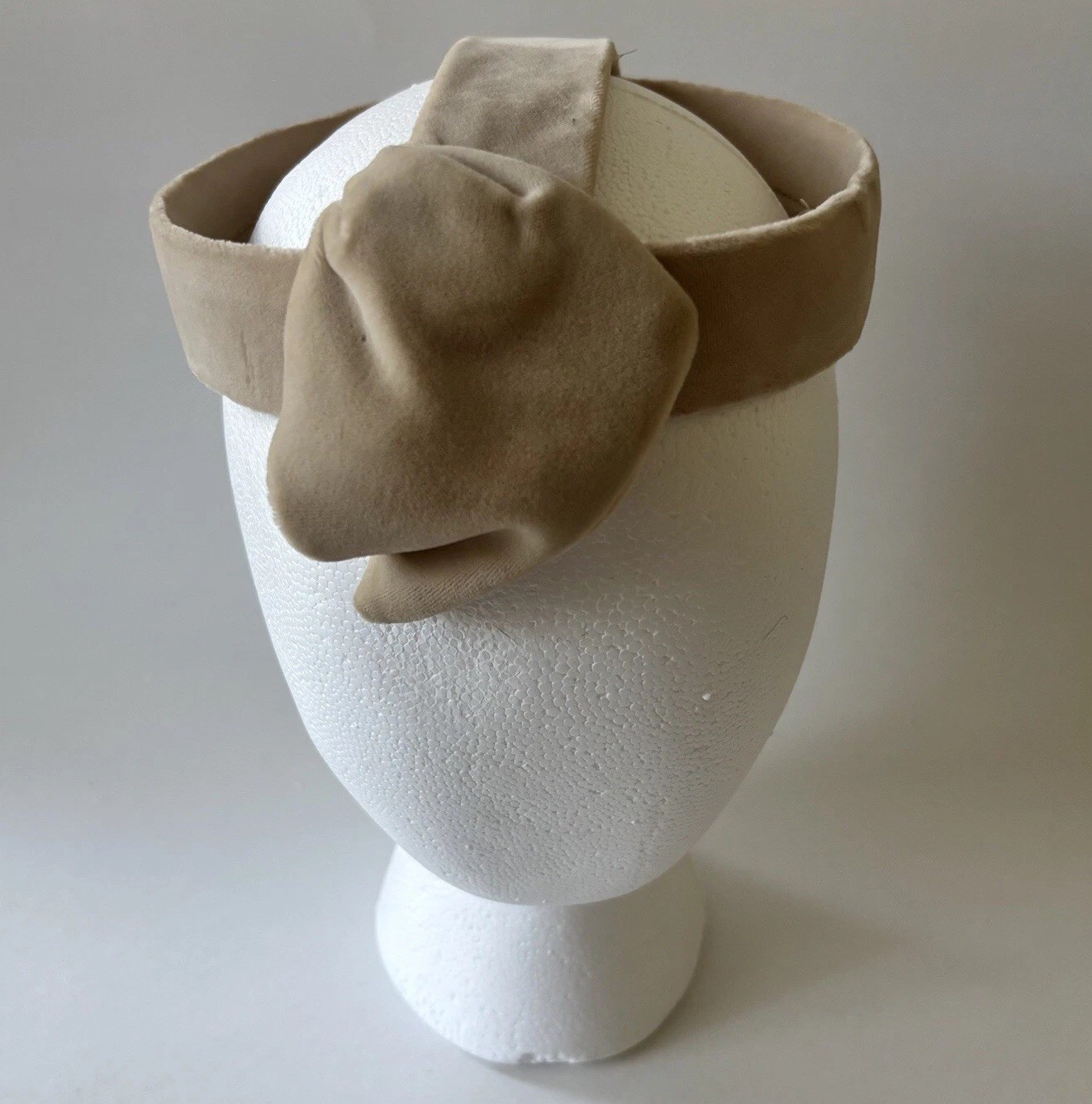 1950’s, 1960’s Tan Velvet Cap-ette Halo Style Fascinator Hat; Missing Netting