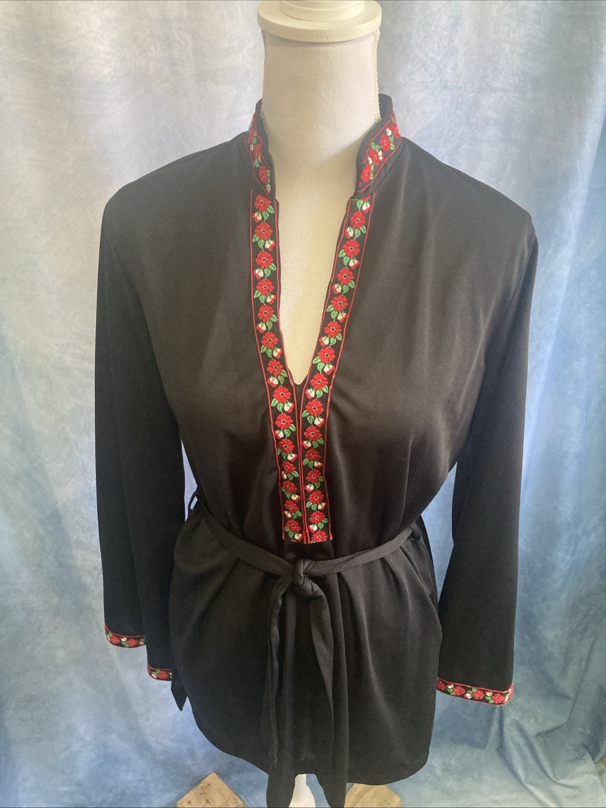 Vtg 70s Boho Floral Embroidered S Tunic Top Black Bell Sleeve ILGWU Union Made