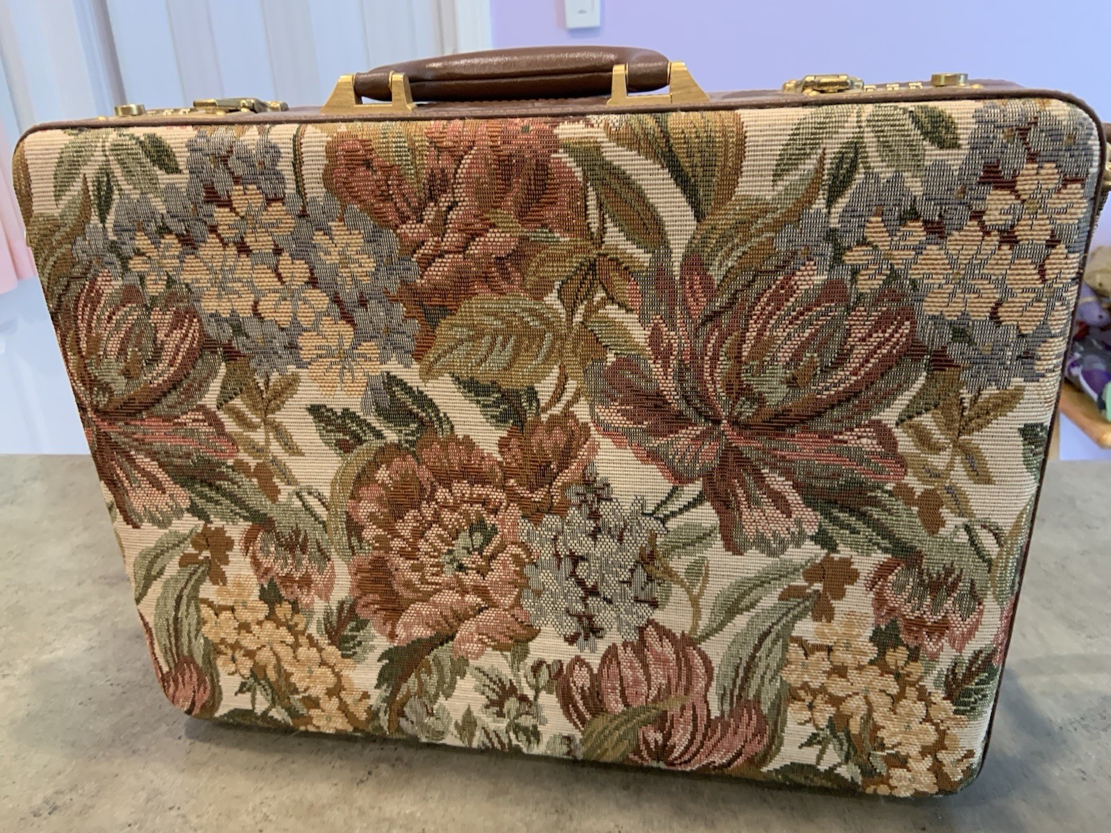 Vtg Floral Tapestry/Leather Briefcase Protocol Shoulder Strap EUC