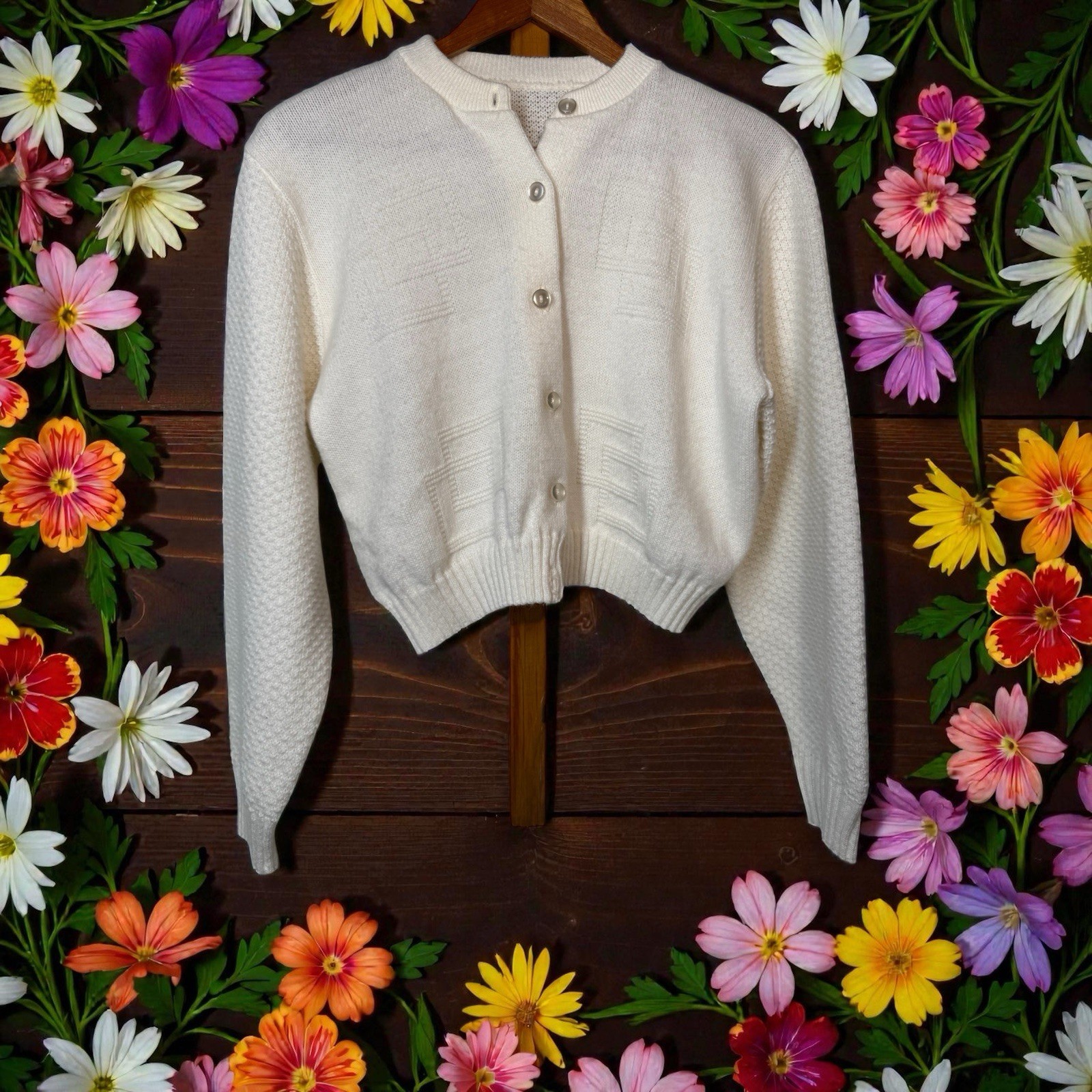 Vintage Cropped Knit Cardigan Sweater Cream Cottagecore SM/Med Intricate Design