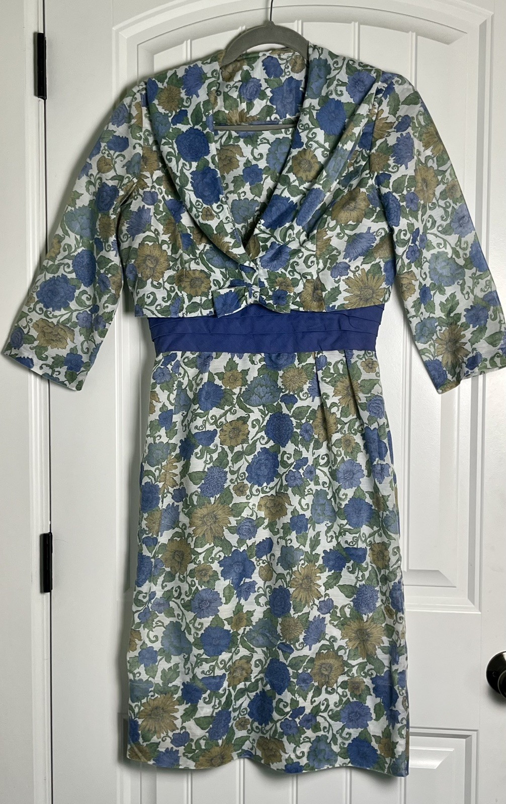Late 1960s Women’s Small Mod Floral Dress And Matching Cropped Jacket Set VTG