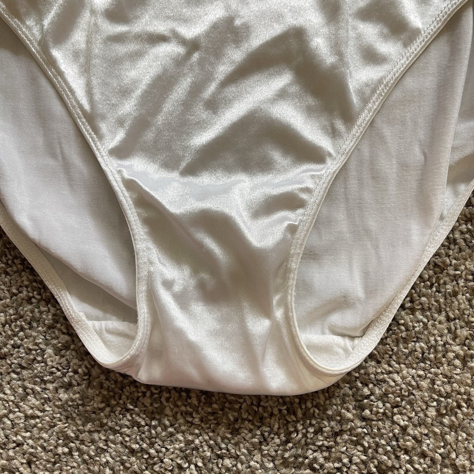Vtg DELICATES Stretch SATIN Hi-Cut Bikini PANTIES Second Skin 10 Glossy White