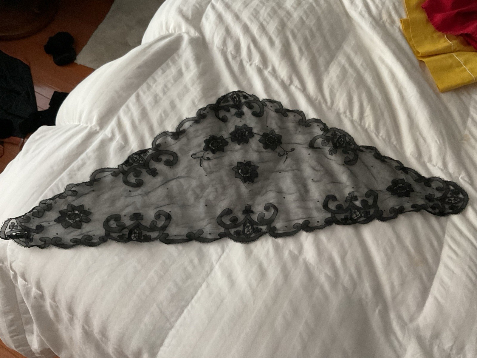 VTG Black Chantilly Lace 39″ x 17” Funeral or Veil Shawl