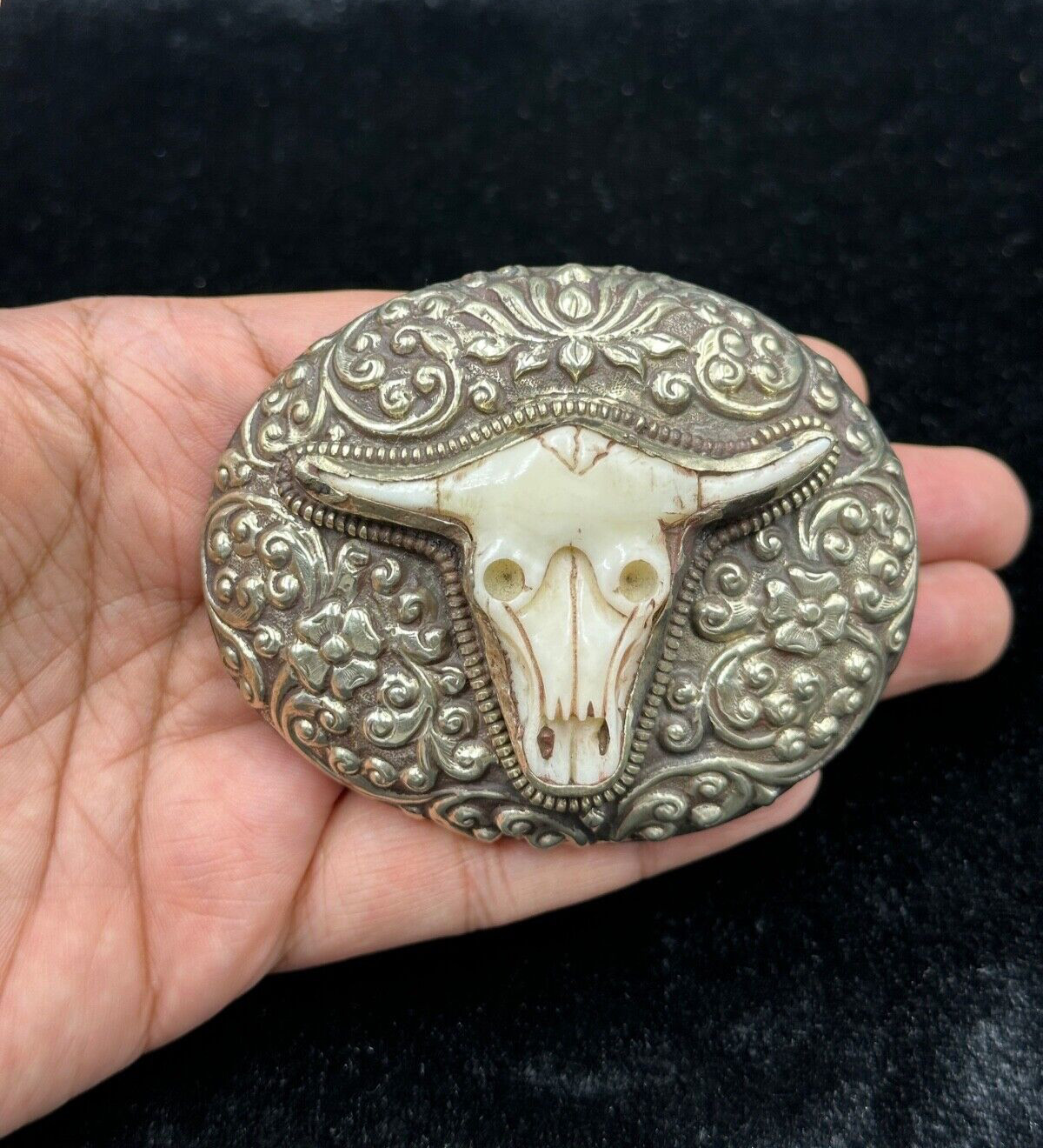 Rare VINTAGE Handmade Tibetan Silver Handmade Belt Buckle With Depicting Art