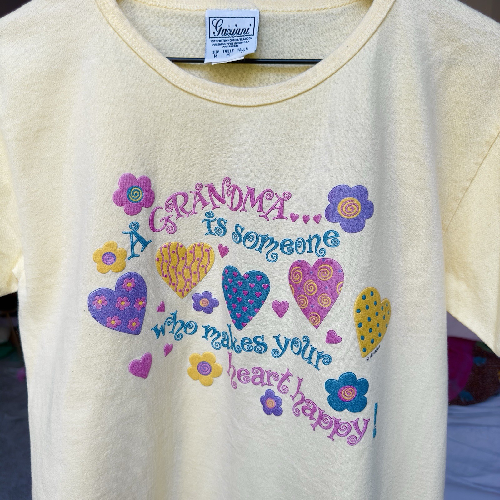 Vintage T Shirt Sz M Grandma Makes Heart Happy Yellow KidCore GrandmaCore Cotton