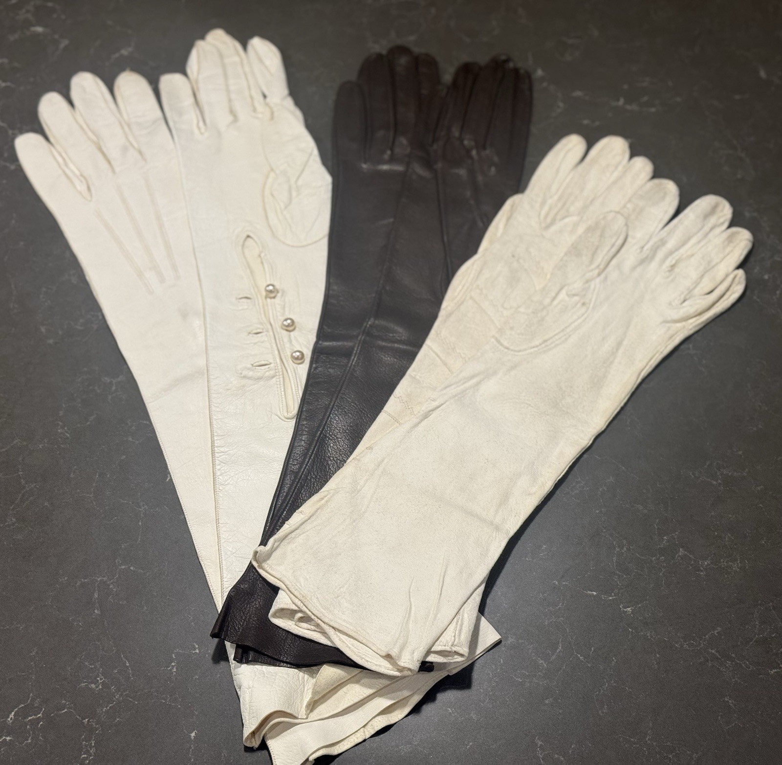 VTG Mousquetaire Gloves Off White Leather Pearl Buttons 17” Size 6.75
