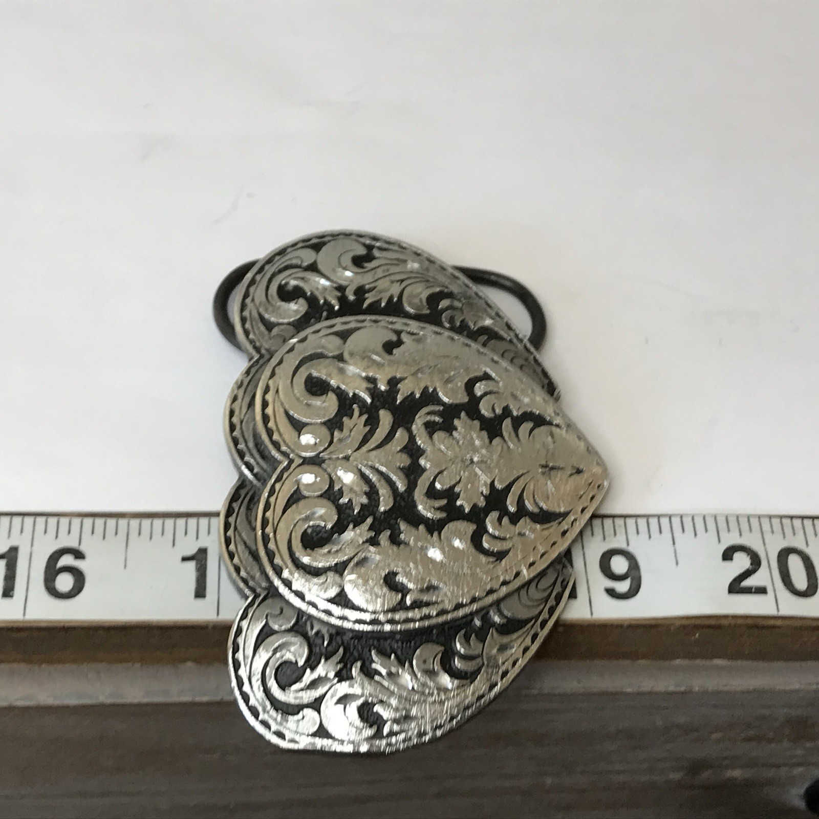 Vintage 1995 C&J Inc Silver Tone Triple Heart Belt Buckle (Z93)