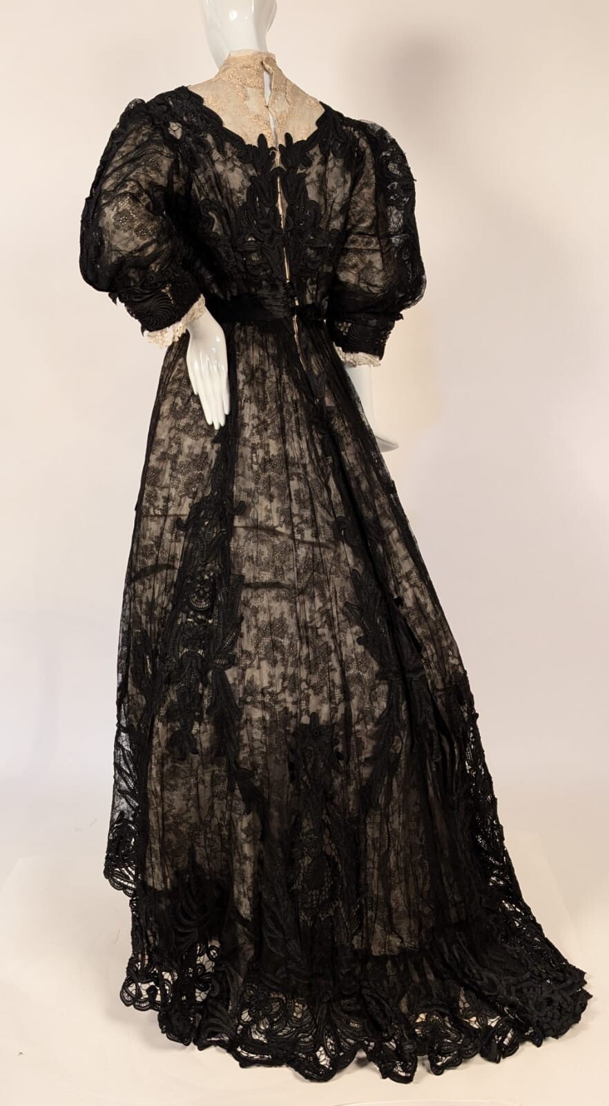 VICTORIAN 1890’S FLORAL CHANTILLY LACE DRESS W APPLIQUE WORK + PUFF SLEEVES