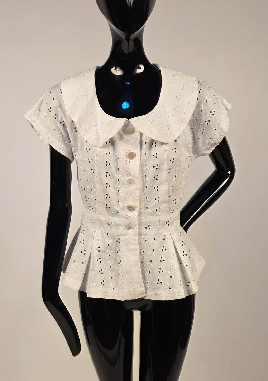 SWEET 1940’S EMBROIDERED EYELET SHORT WHITE BLOUSE W PEPLUM