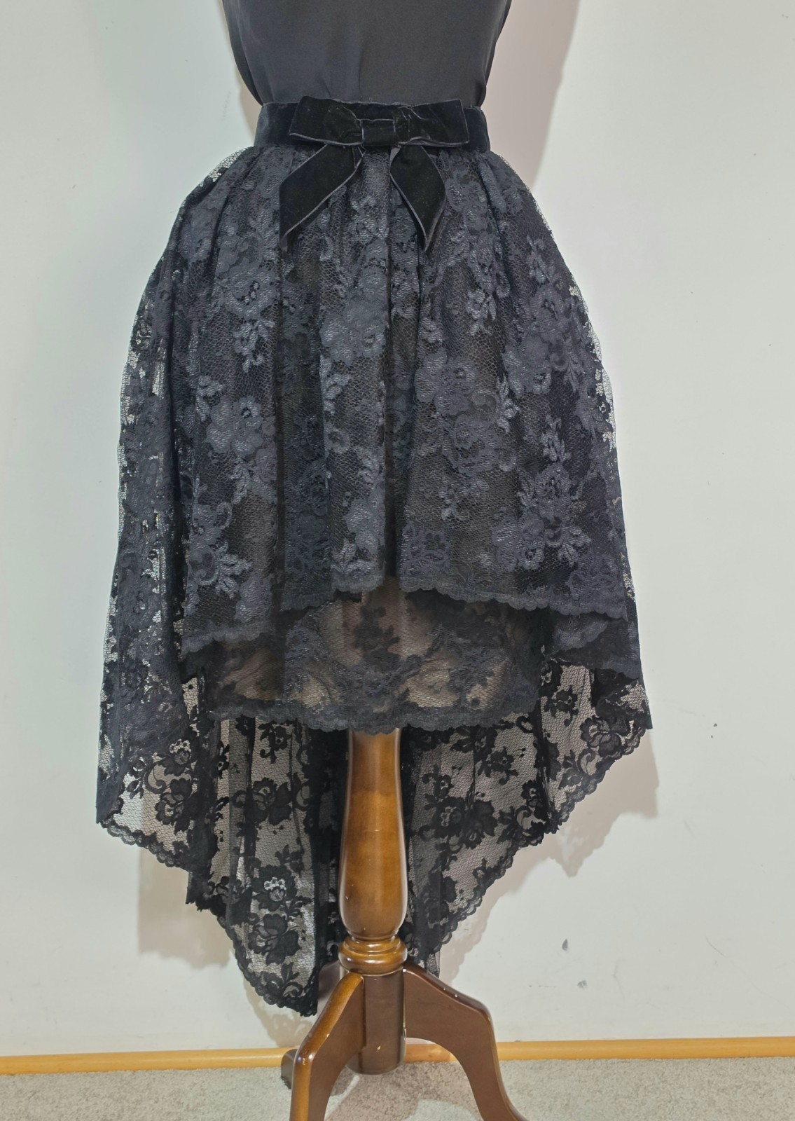 Vintage Black Lace Skirt Hi-Lo Hemline Structured Goth Tulle Illusion 28″ Waist