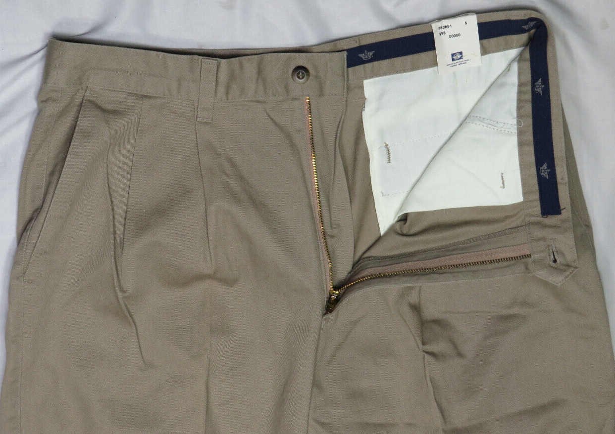 LEVIS DOCKERS PANT 34×30 BRITISH KHAKI PLEAT CLASSIC CHINO USA 2001 VINTAGE NWT