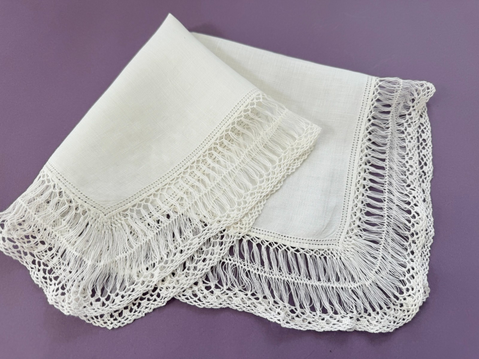 VINTAGE HANKY WHITE IRISH LINEN DEEP HAND CROCHET EDGING DOUBLE HEMSTITCHED 💖