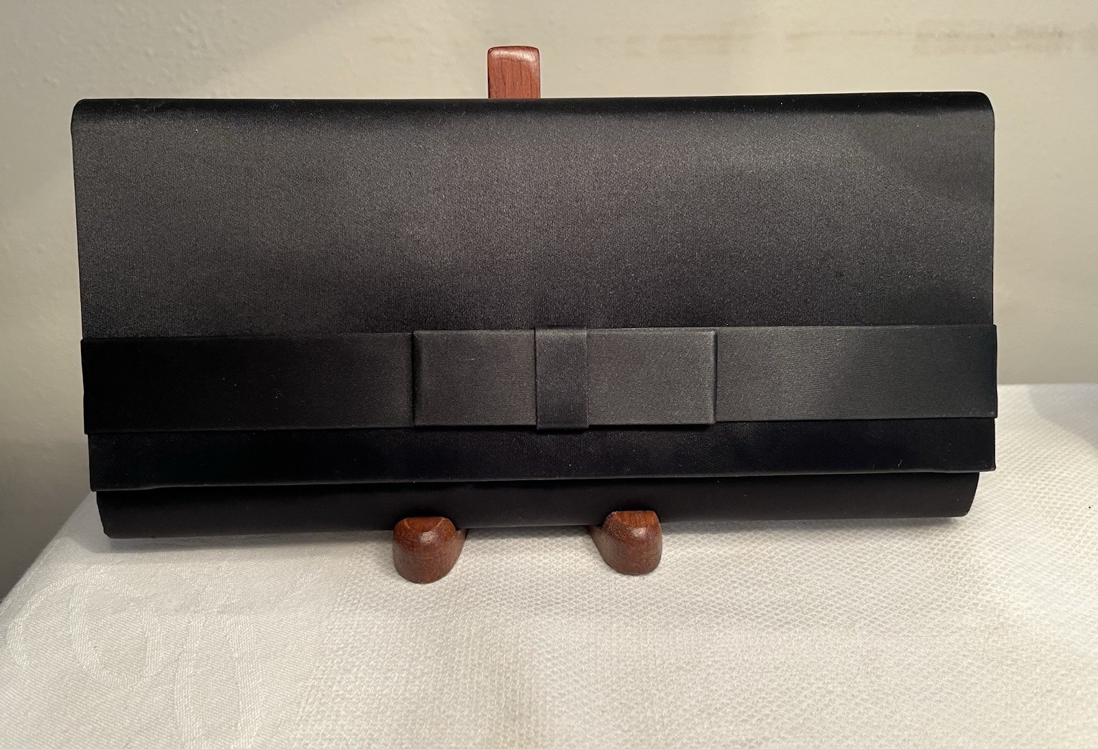 VTG Dressy Clutch, Navy Blue Satin, Snap Closure/Mirror, 9″x4.5″, Italy