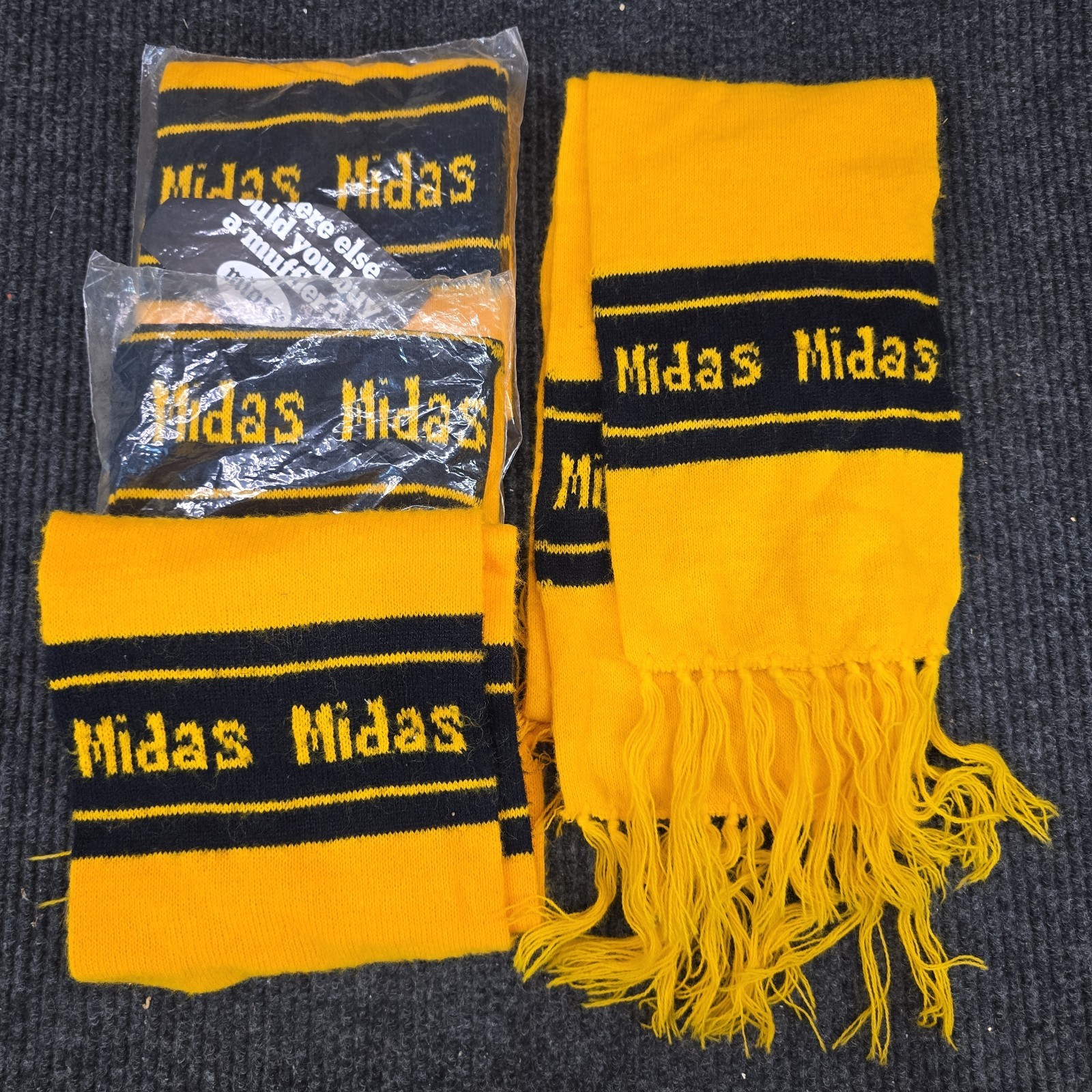 VTG MIDAS MUFFLER WINTER SCARF KNIT FRINGE LOGO 70s 80s YELLOW BLACK LOT OF FOUR