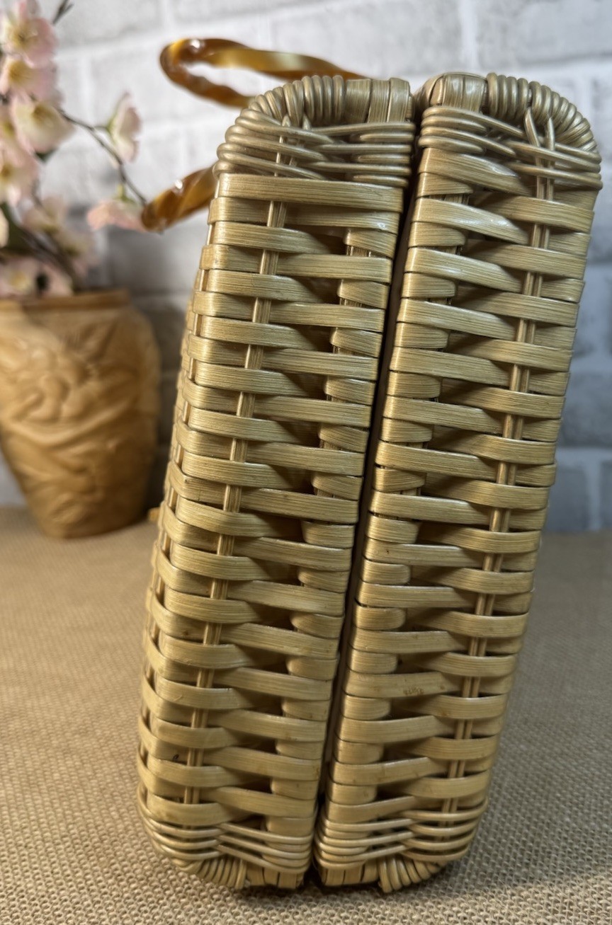 🌺Vintage 1950-60s Water Proofed Wicker Purse W Amber Lucite Handles Mid Century