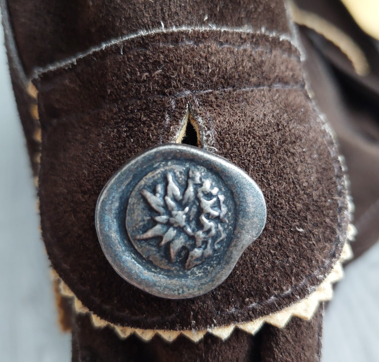 Ethnic Bag Edelweiss Leather, size 26×17 cm/10.2×6.7 in, VTG 1990s used, Germany
