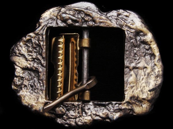 IJ25145 VERY INTERESTING VINTAGE 1970s ***SQUARE CUT HOLE*** TONGUE TYPE BUCKLE