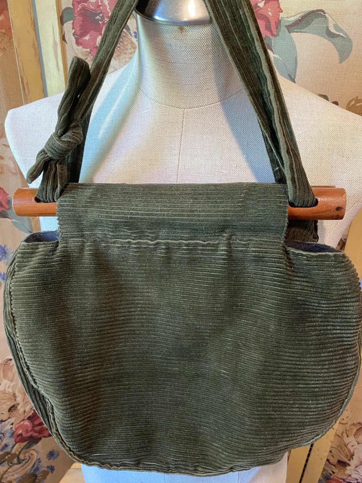 Vintage MCM Smiths Bermuda Green Corduroy Bag Wood Toggle Opening 70s 80s HTF