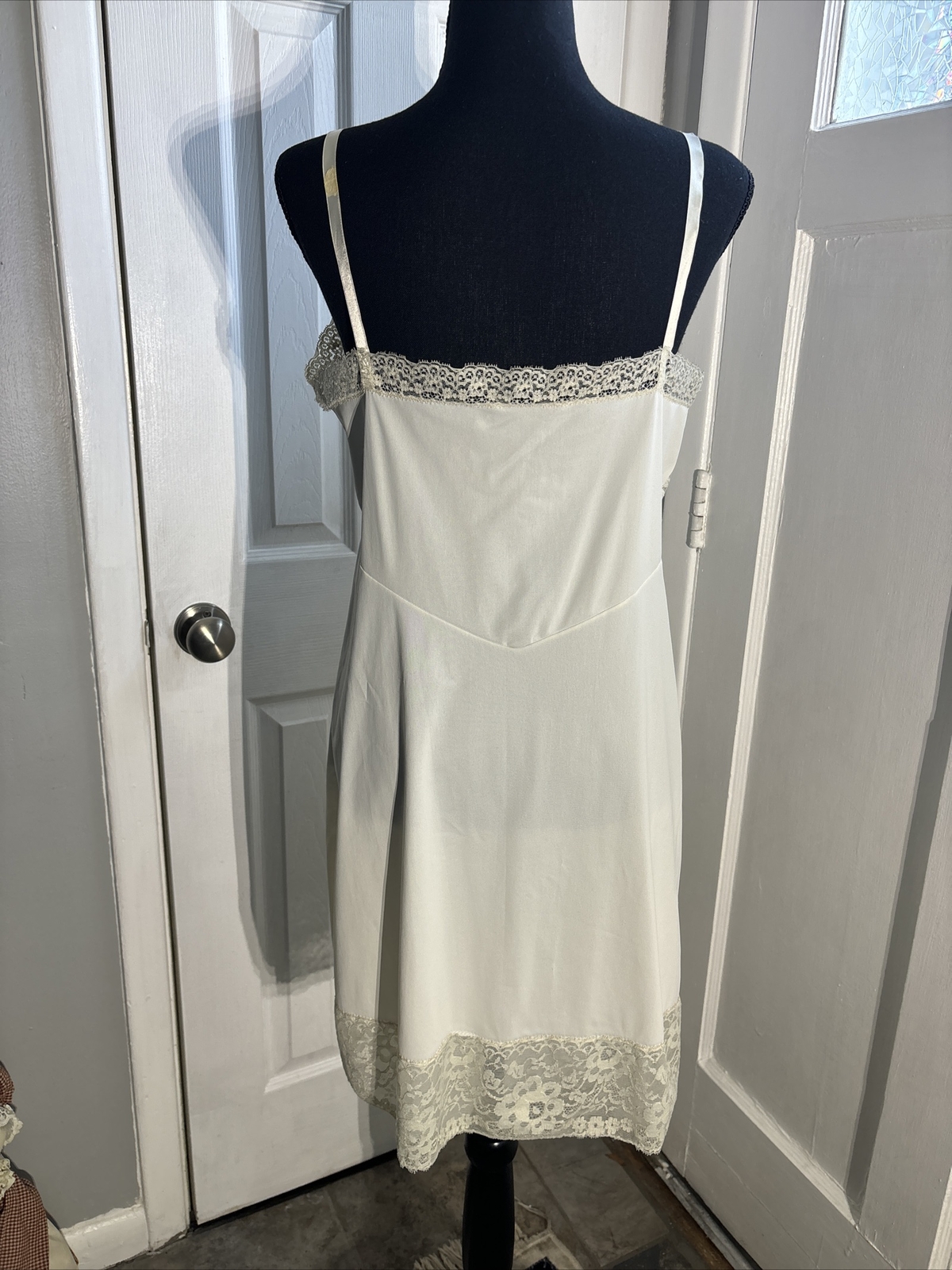 1950s GORGEOUS VAN RAALTE ELEGANT SEXY NYLON MEGA-LACY Cream FULL SLIP 36 Read!
