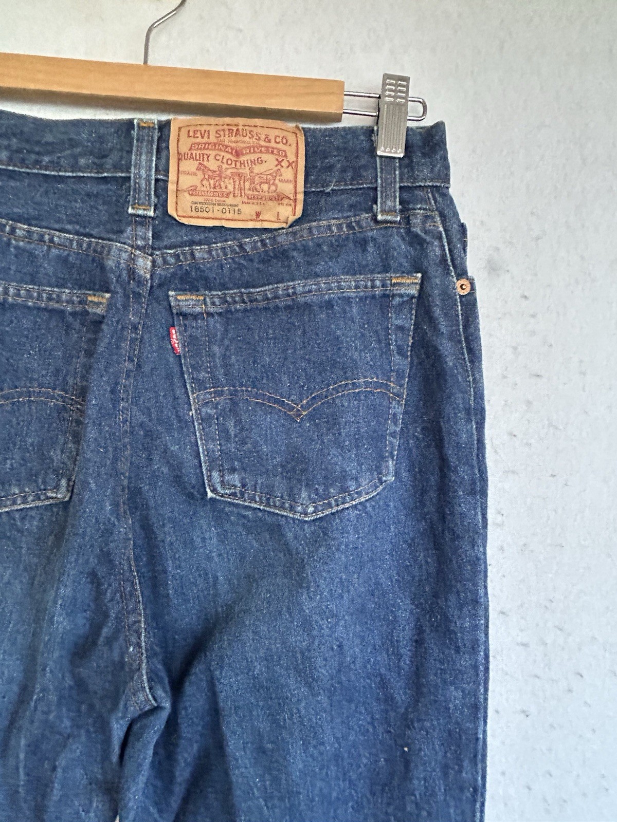 VTG Levis 501 Button Fly Jeans Womens (Fit 26×32) USA 90s Med Wash 18501-0115